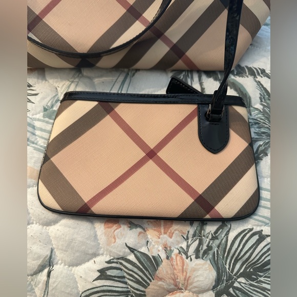 Vintage Burberry Tote and Wristlet ⭐️⭐️ - Picture 7 of 8